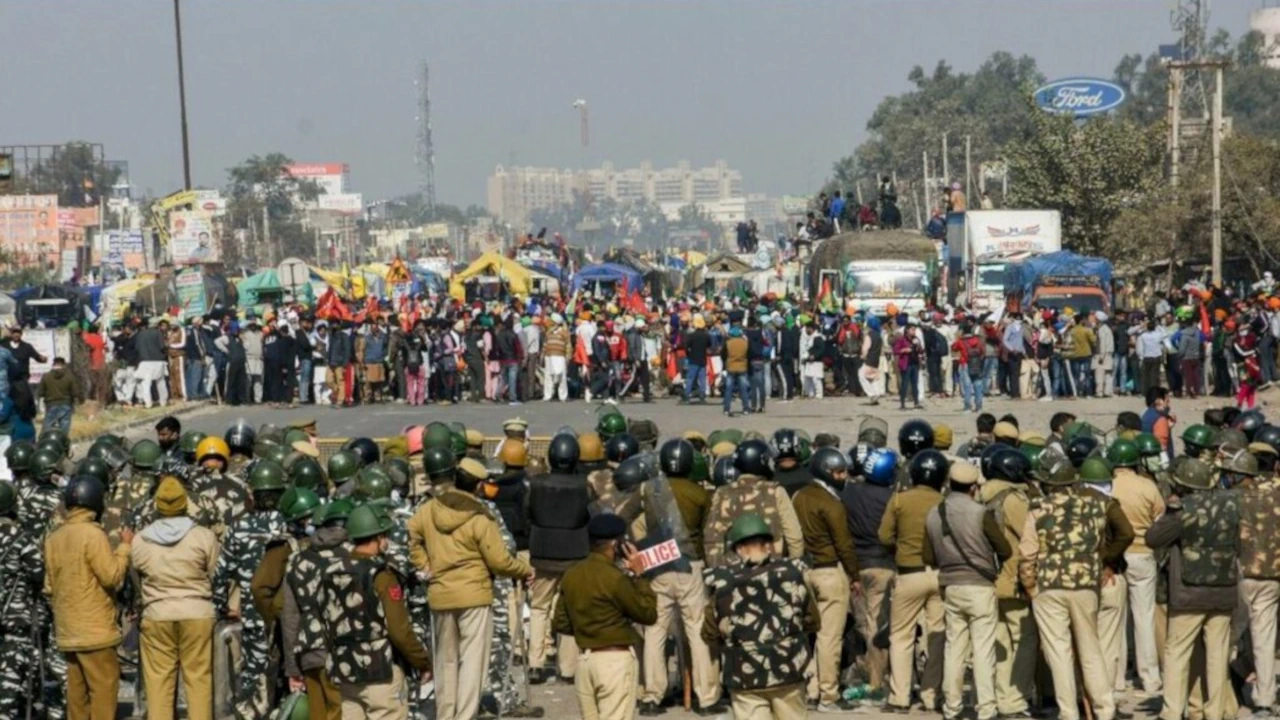 Farmers Resume ‘Delhi Chalo’ March Amidst Security Clampdown
